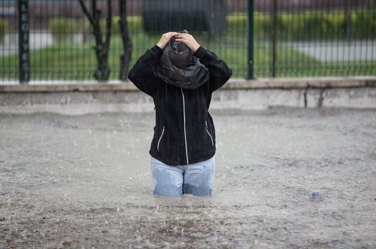 Dikkat çok kuvvetli olacak! Meteoroloji 20 şehri uyardı sağanak yağış bekleniyor! Ankara, Antalya, İzmir...