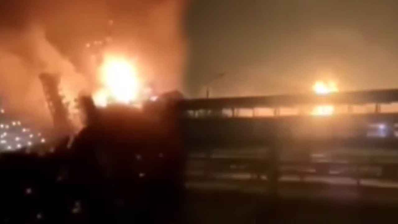 Rusya'da petrol tesisine İHA saldırısı! Görüntüler yayınlandı, patlama anı kamerada!