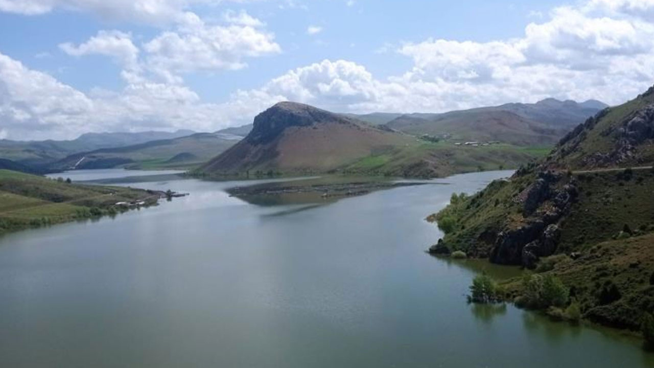 Erzincan'da Tercan Barajı doldu, taşıyor!