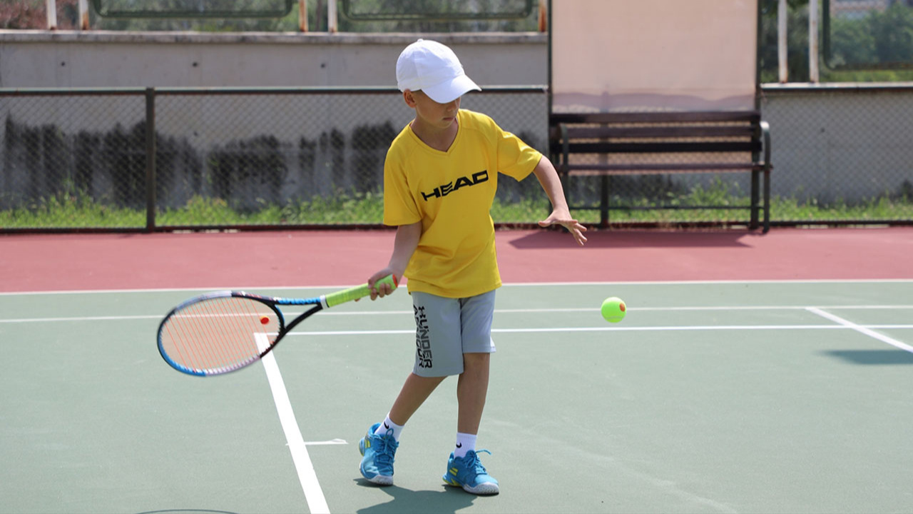 Okul Sporları Minikler ve Küçükler Türkiye Tenis Şampiyonası İzmir'de başladı