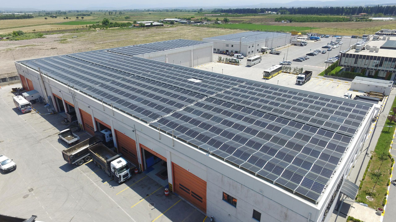 Balıkesir'de belediyenin çatı güneş enerjisi santrali faaliyete geçti