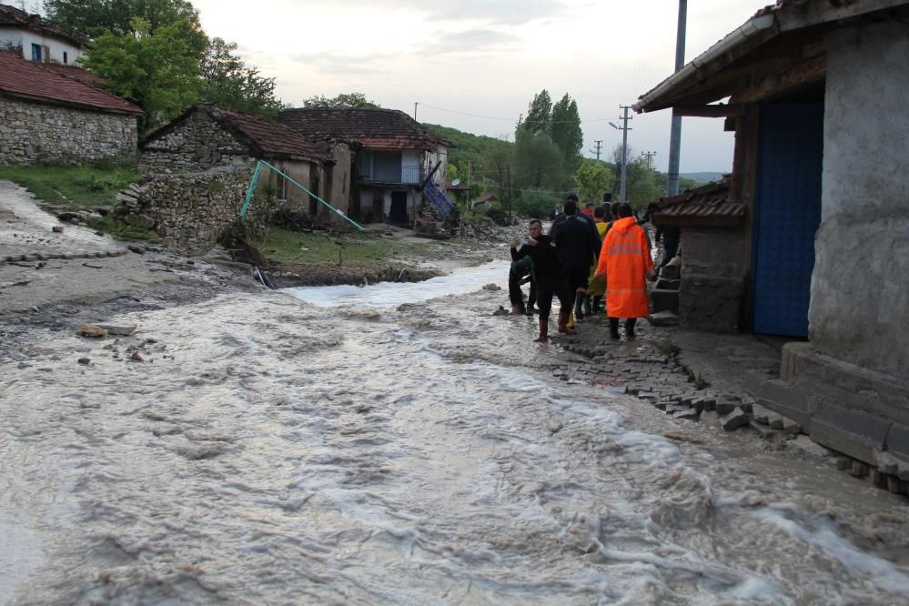 Eskişehir'i sel vurdu! Felakette 3 ev yıkıldı, çok sayıda hayvan telef oldu