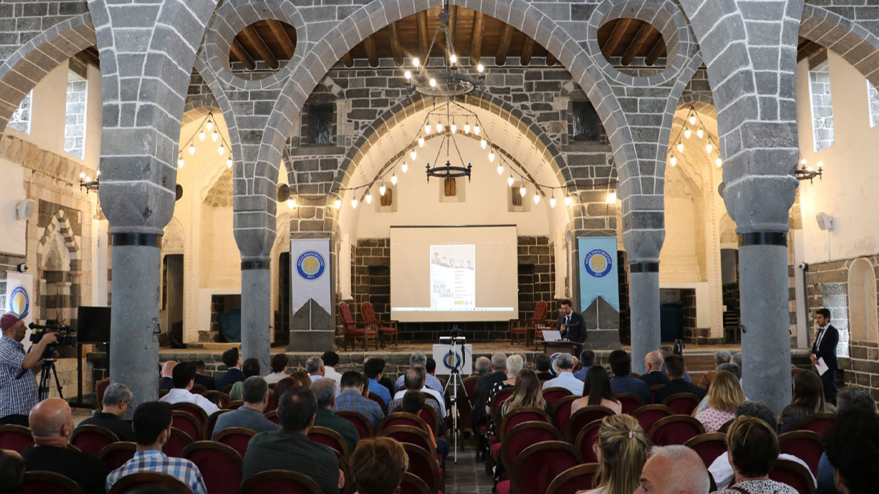 Diyarbakır'da "Osmanlıda Ermeniler: Bilim, Kültür ve Sanat" paneli düzenlendi