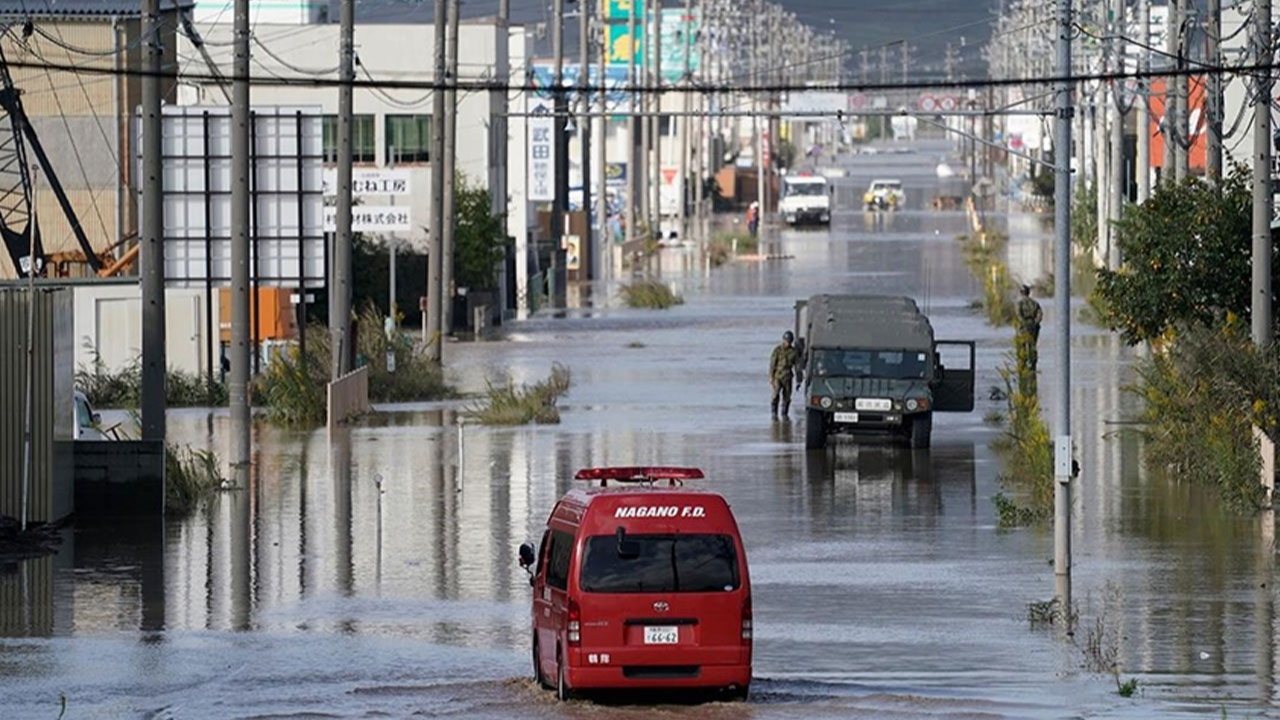 Japonya'da Mawar tayfunu yüzünden 2 milyon kişi tahliye edilecek!