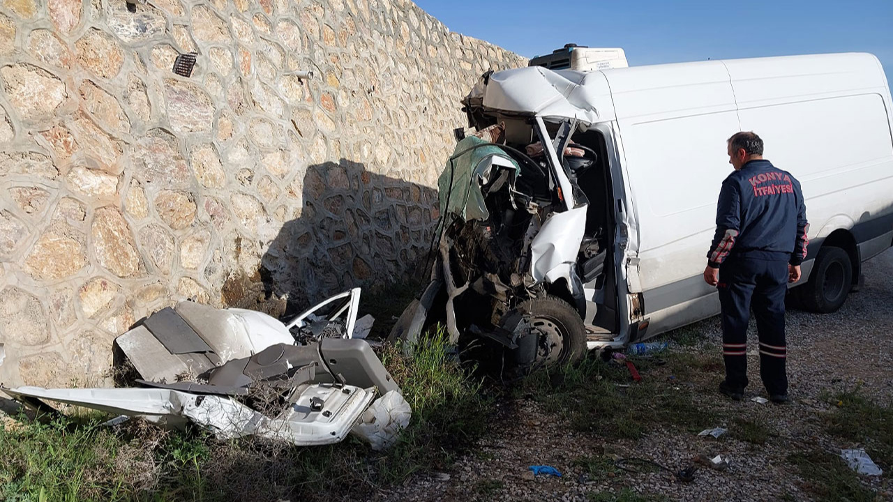 Konya'da yoldan çıkan minibüs duvara çarptı: 1 kişi öldü!