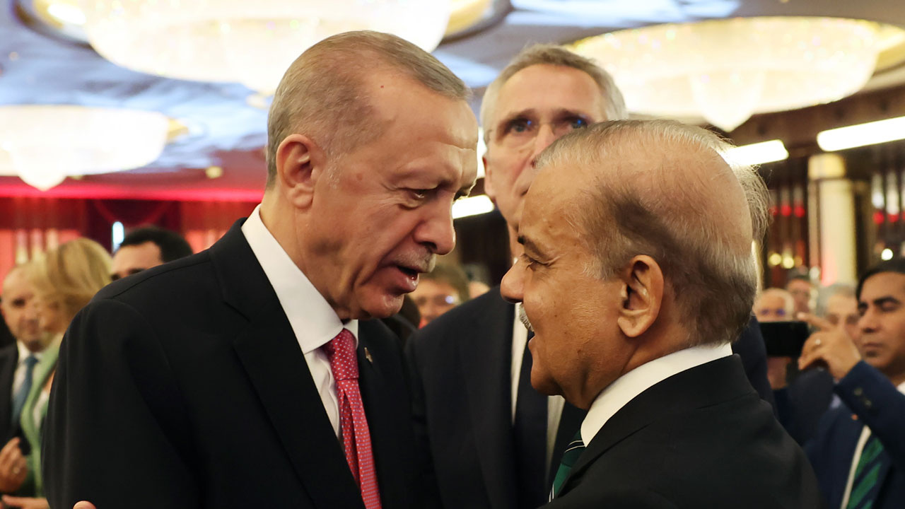 Pakistan Başbakanı'nın Erdoğan'a hediyesi gündem oldu 'nerede' diye sordu