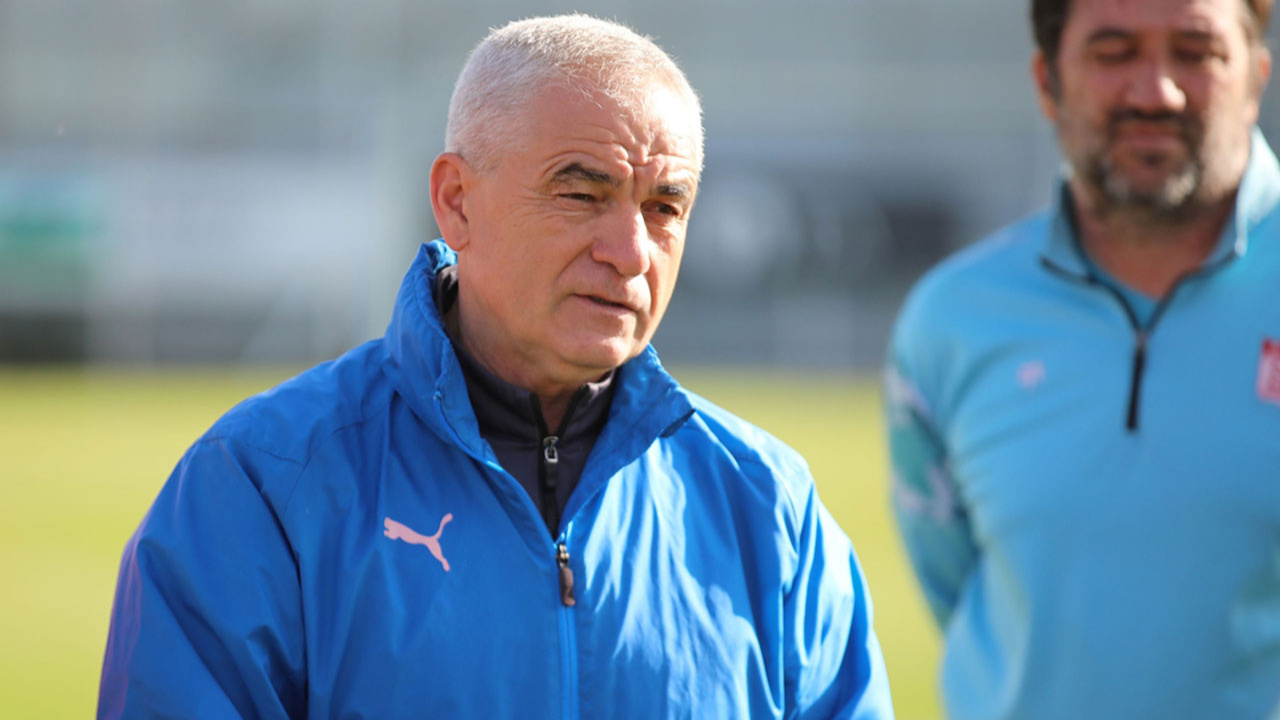 Sivasspor Teknik Direktörü Çalımbay, genç oyunculara şans verecek