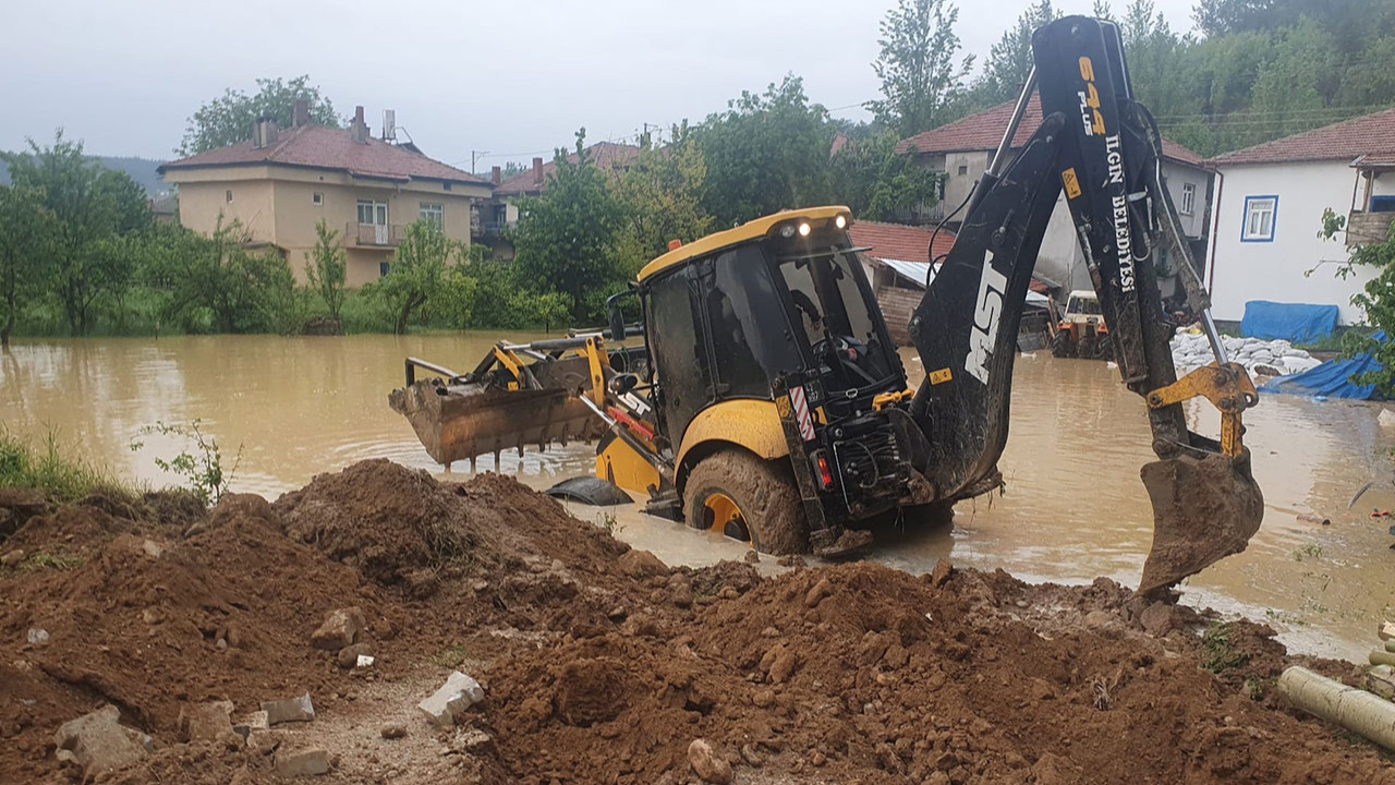 Konya'nın 3 ilçesinde sel felaketi meydana geldi