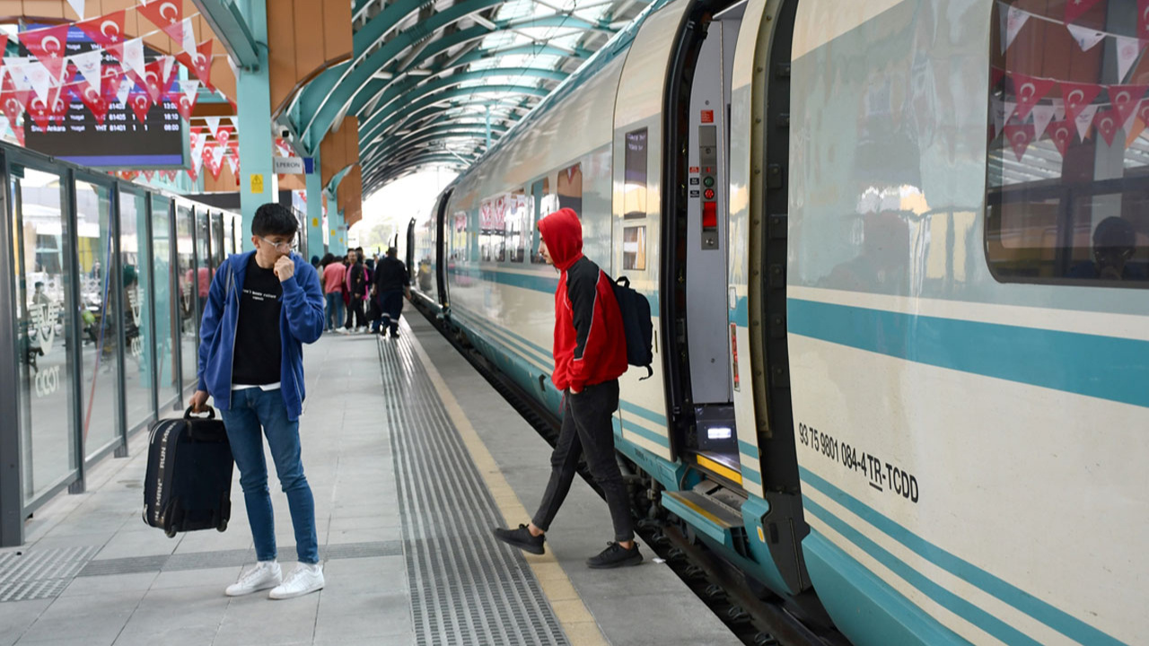 Sivas'a ücretsiz hızlı tren seferleriyle 46 binden fazla ziyaretçi geldi