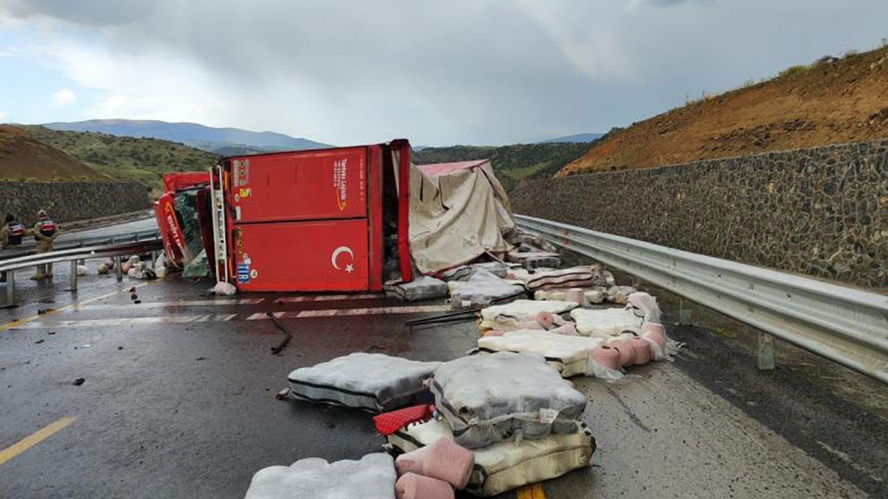 Kars-Erzurum kara yolu bir süre ulaşıma kapandı