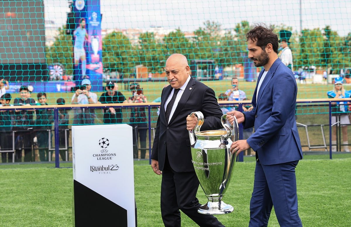UEFA Şampiyonlar Ligi Kupası İstanbul'da! Şampiyonlar Festivali başladı!