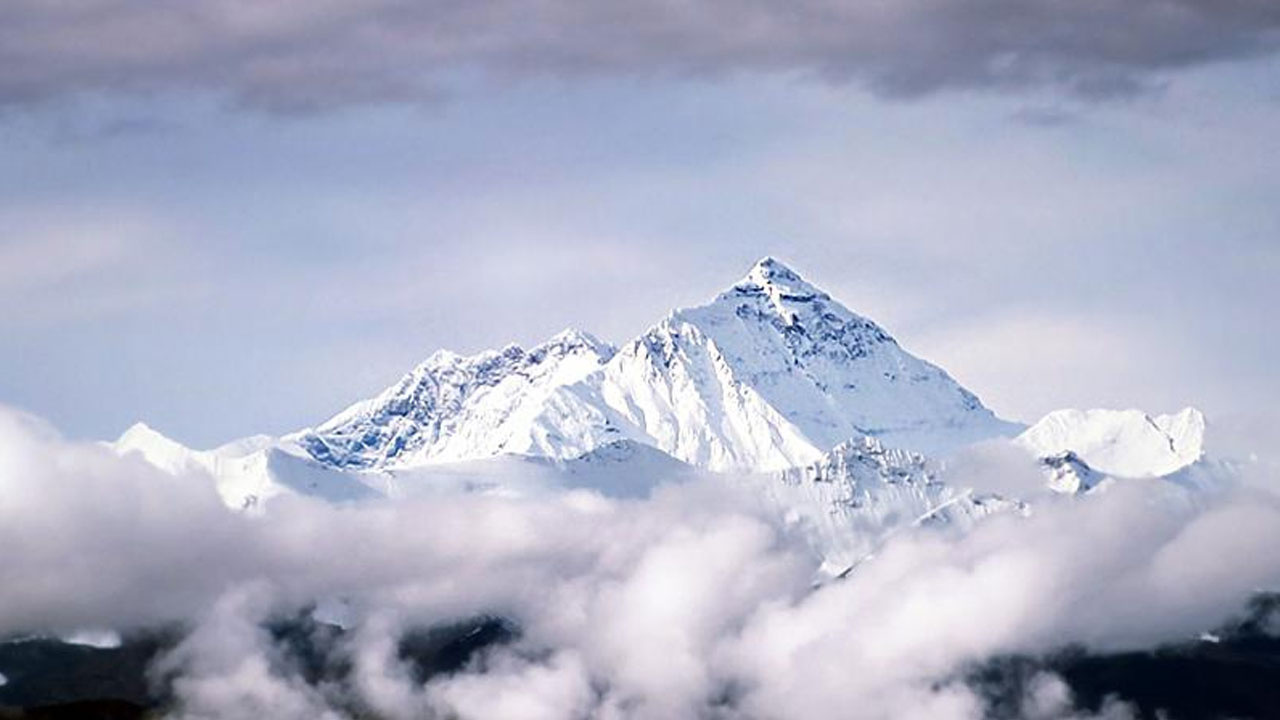 Everest Dağı'ndaki dağcı ölümleri son yılların en yüksek seviyesinde