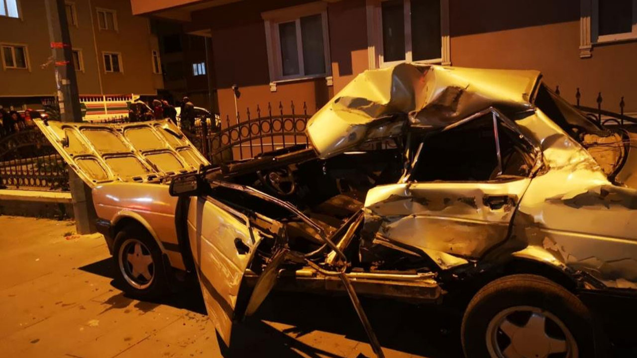 Erzurum’da direksiyon hakimiyetini kaybeden şoför duvara çarparak durabildi: 1 ölü, 1 yaralı
