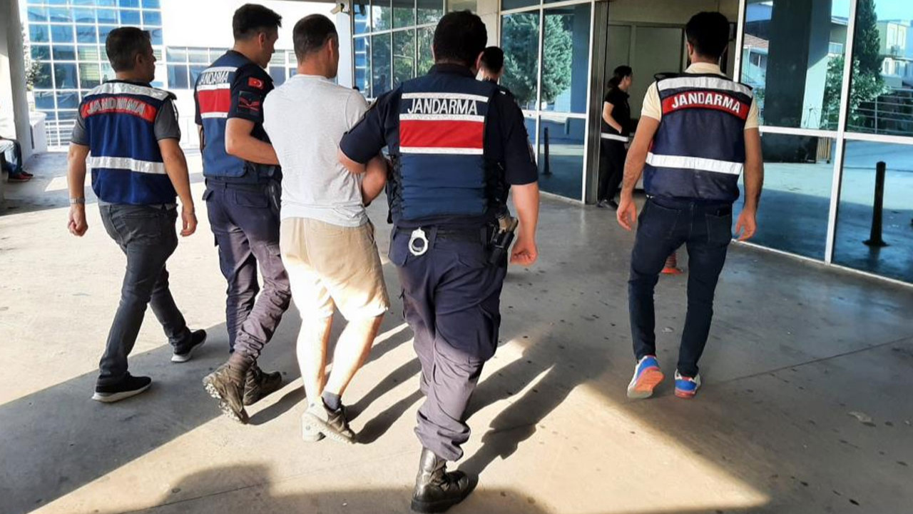 Göçmen kaçakçılarına İzmir merkezli operasyon: 17 kişi gözaltında