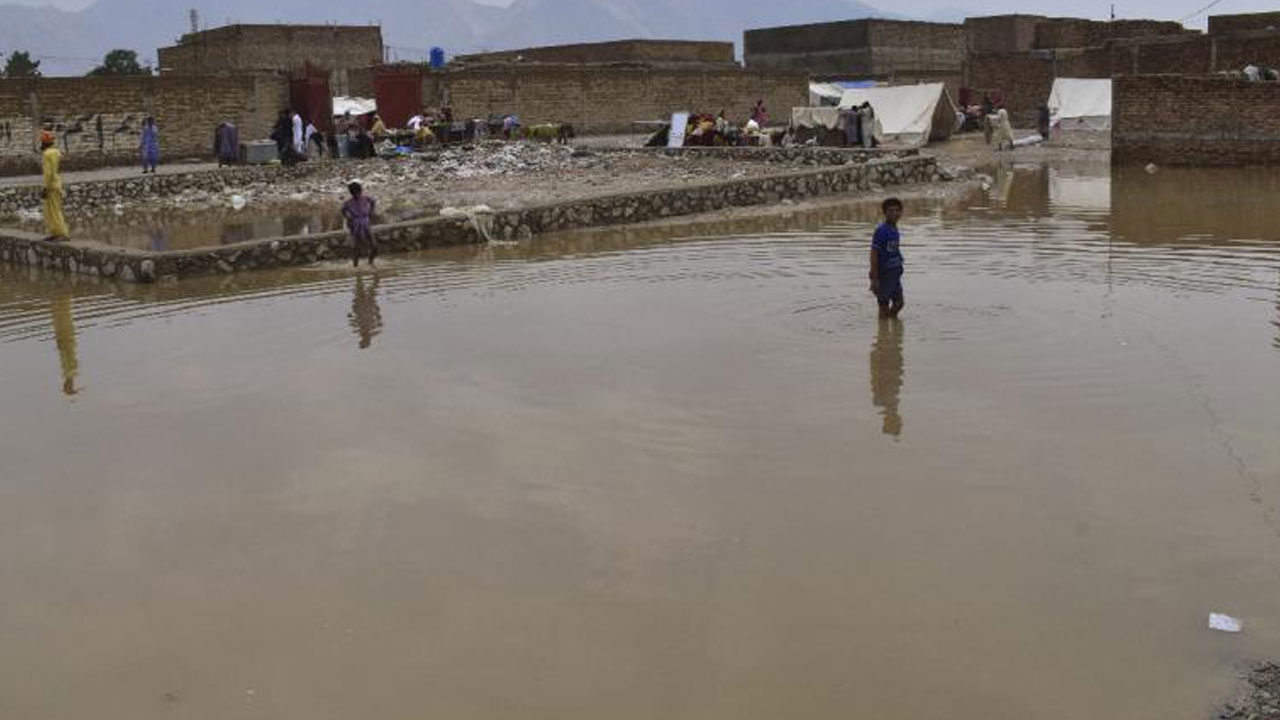 Pakistan'da şiddetli yağışlar sebebiyle 19 kişi öldü