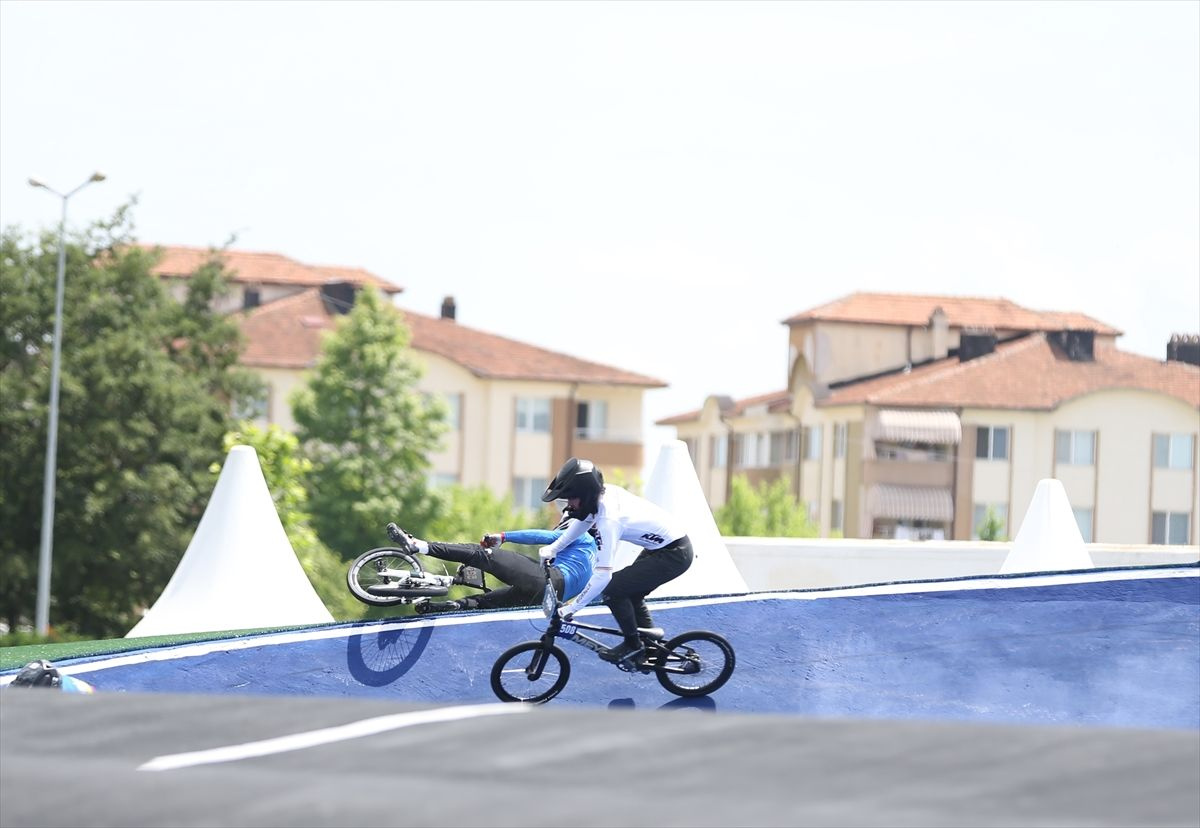 2023 BMX Avrupa Kupası'nın 10. etap yarışları Sakarya'da yapıldı