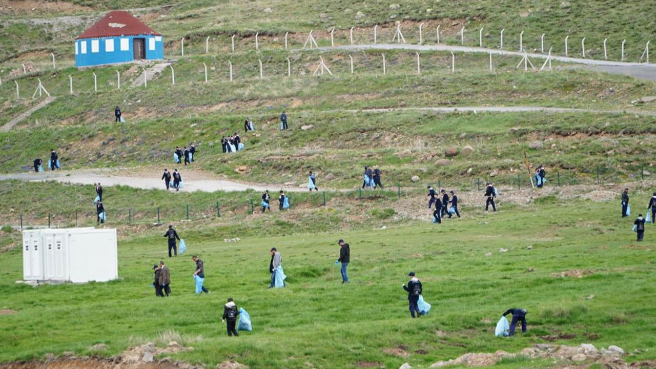 Kayseri Erciyes Dağı'nda 5 Ton Çöp Toplandı