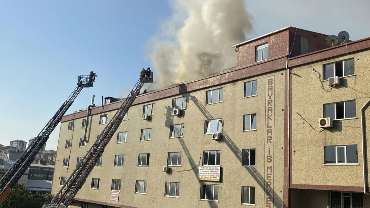 İstanbul'da 5 katlı iş merkezinde çıkan yangın korkuttu