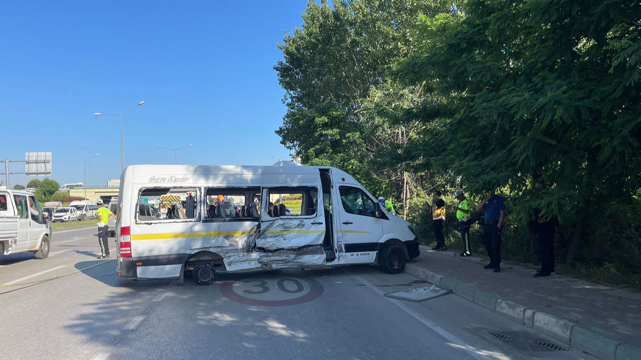 Bursa'da işçi servisi ile otomobil çarpıştı: 1 kişi öldü, 9 kişi yaralandı!