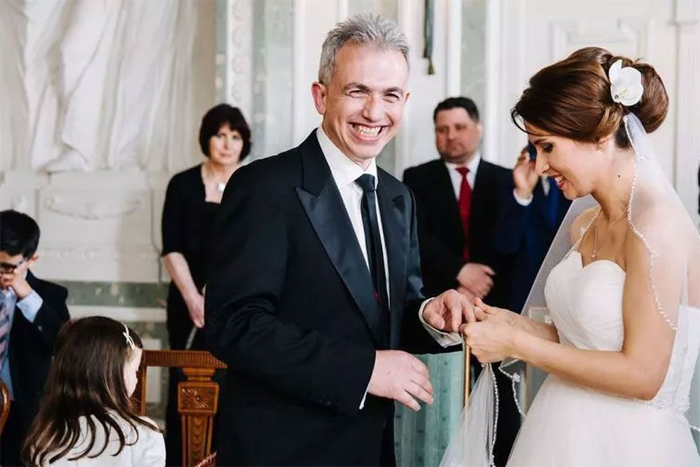 Belediye Başkanlığı'ndan alınan Alman Enişte, Türk eşinden boşanıyor! Zübeyde'nin kıyak maaşı...