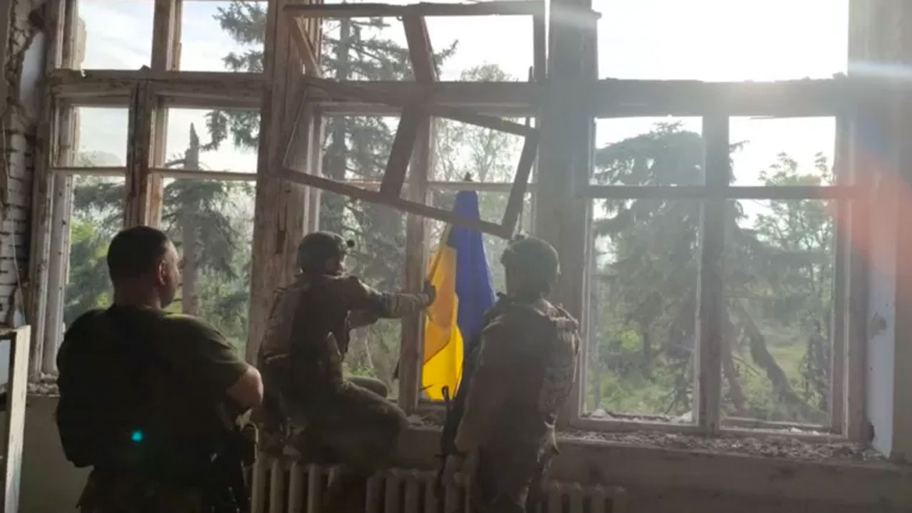 Ukrayna Rusya'ya karşı saldırı başlattı çatışmalar şiddetlendi