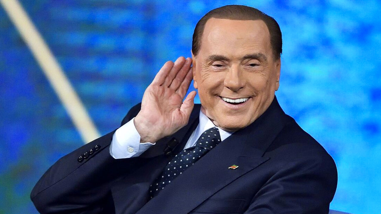 İtalya, Berlusconi için ulusal yas ilan edilmesini tartışıyor