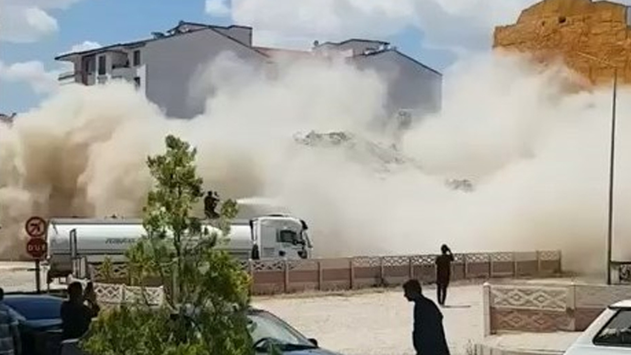 Elazığ'da 5 katlı bina korna sesi ile yıkıldı o anlar kamerada