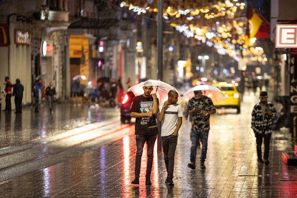 Meteorolojiden 29 il için alarm verdi! İstanbul'da şimşekli gece sonrası sağanak bastırdı! Orhan Şen'den il il uyarılar
