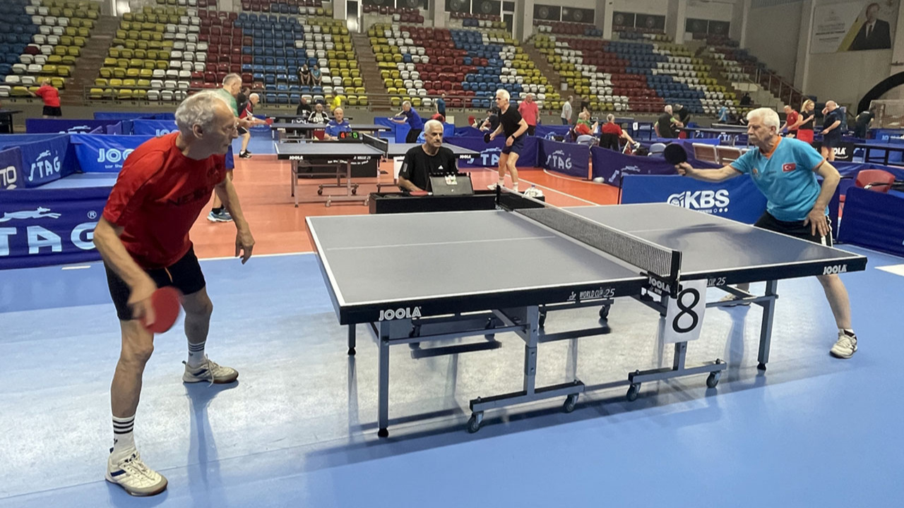 Veteranlar Uluslararası Masa Tenisi Turnuvası Bolu'da başladı