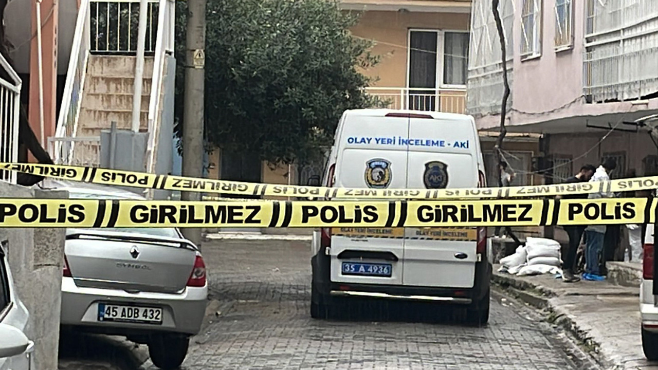 İzmir'de bir evde derin dondurucuda 4 kişinin cesedi bulundu