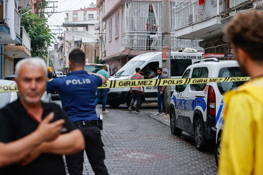 İzmir'deki vahşet evinden ilk fotoğraf! Parçalanmış cesetler burada saklanmış
