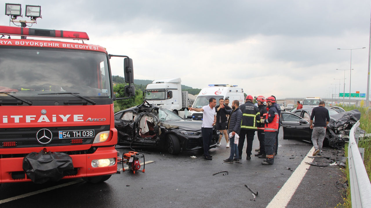 Kuzey Marmara Otoyolu'nda zincirleme kaza: İkisi ağır 3 kişi yaralandı