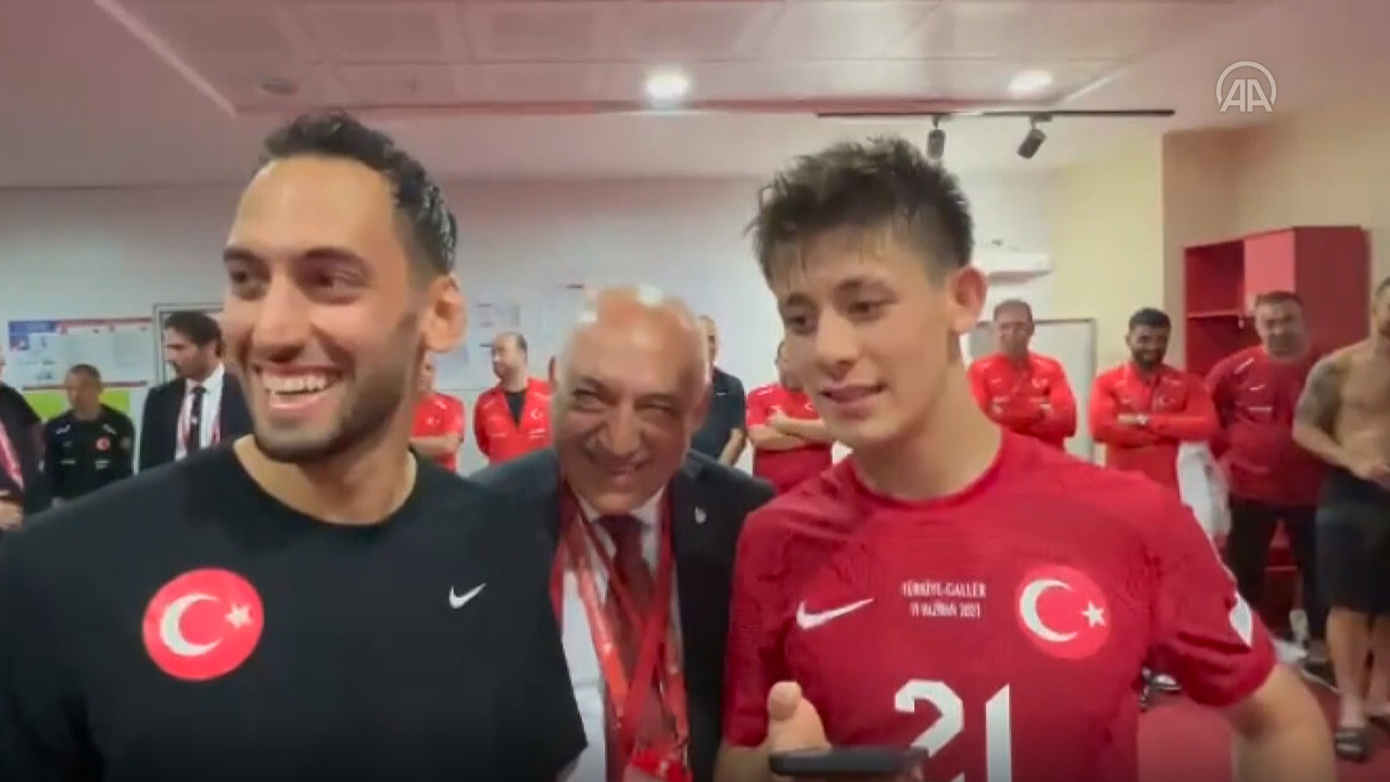 Cumhurbaşkanı Erdoğan'dan A Milli Futbol Takımı'na tebrik telefonu