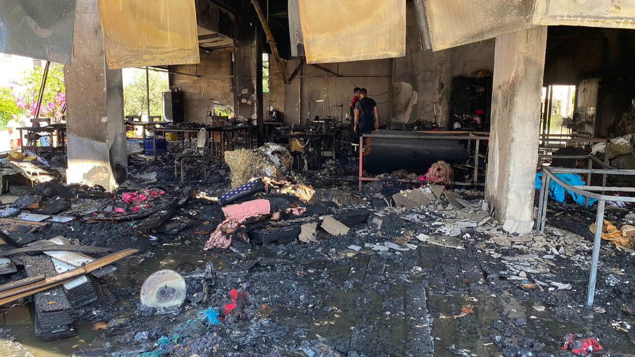 Fethiye'de çıkan yangın 1 iş yeri ile 3 evde hasara neden oldu