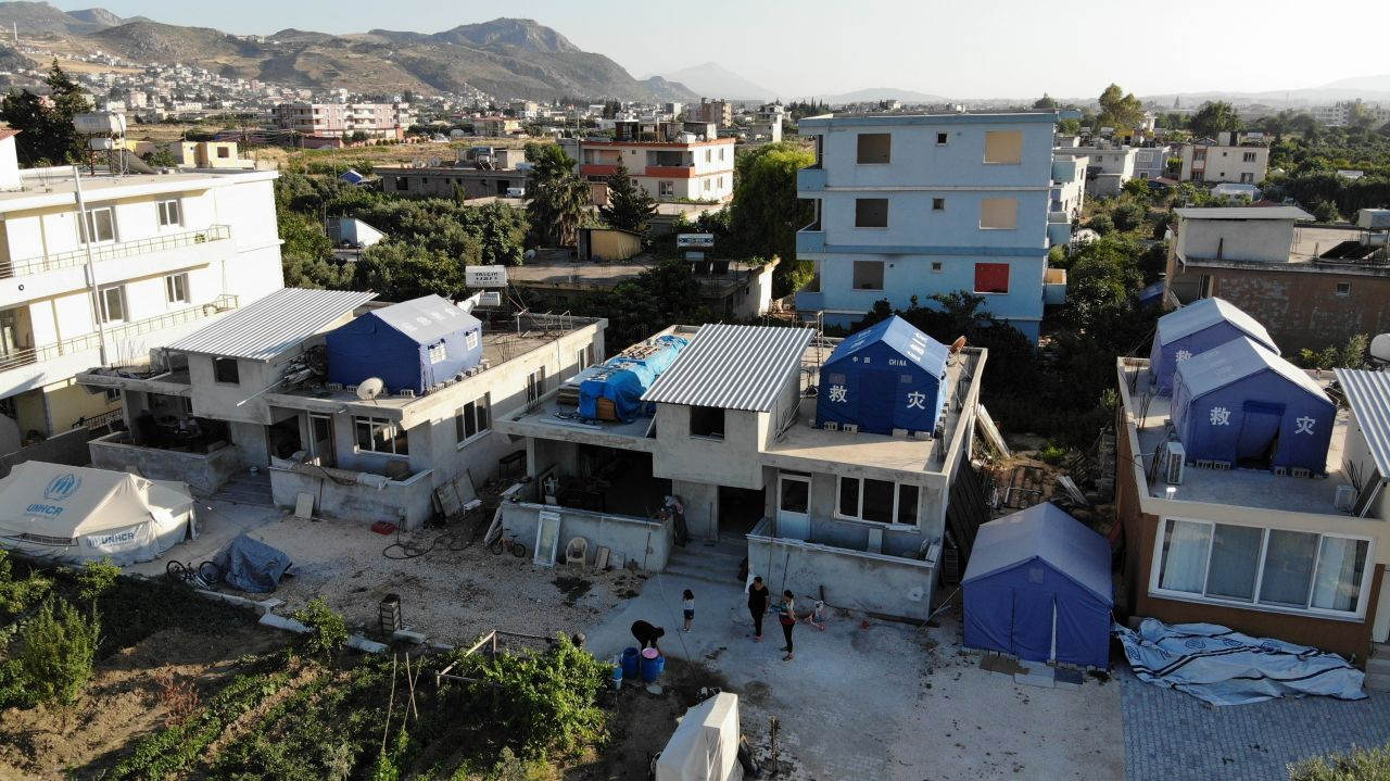 Hatay'da deprem korkusu öyle bir şey yaptırdı ki, bakan bir daha bakıyor