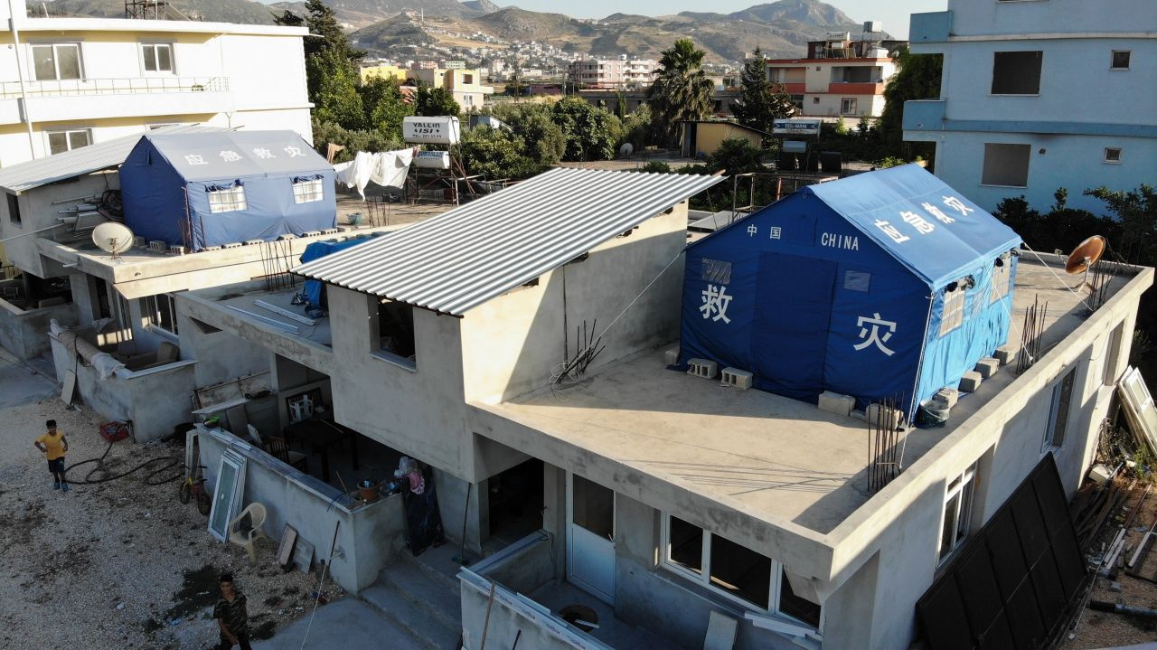 Hatay'da deprem korkusu öyle bir şey yaptırdı ki, bakan bir daha bakıyor