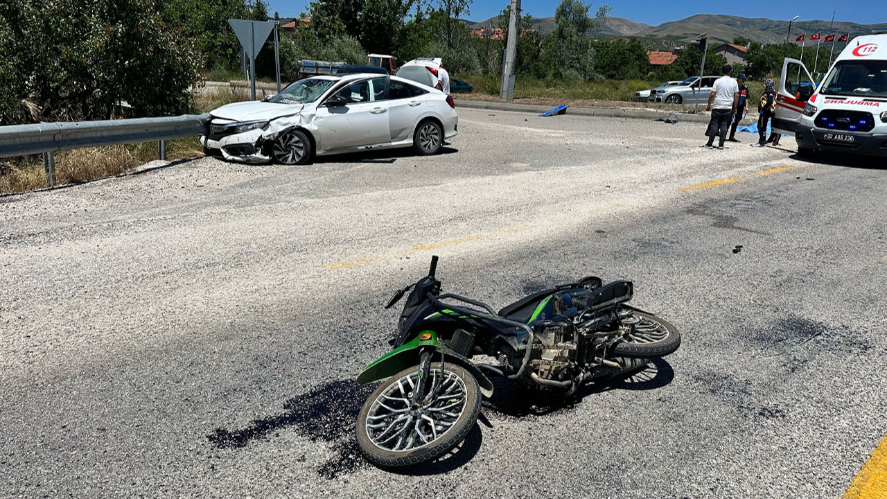 Isparta'da otomobille çarpışan motosikletin sürücüsü öldü