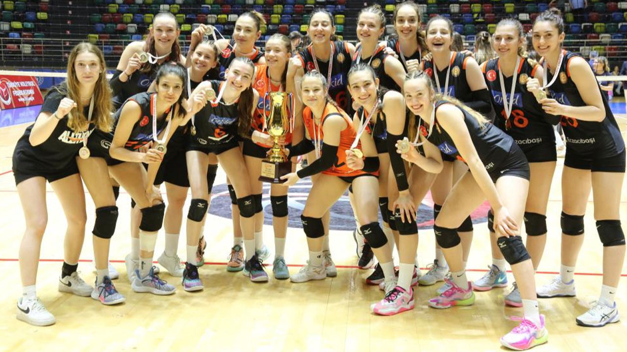 Eczacıbaşı Genç Kız Takımı, Türkiye şampiyonu oldu!