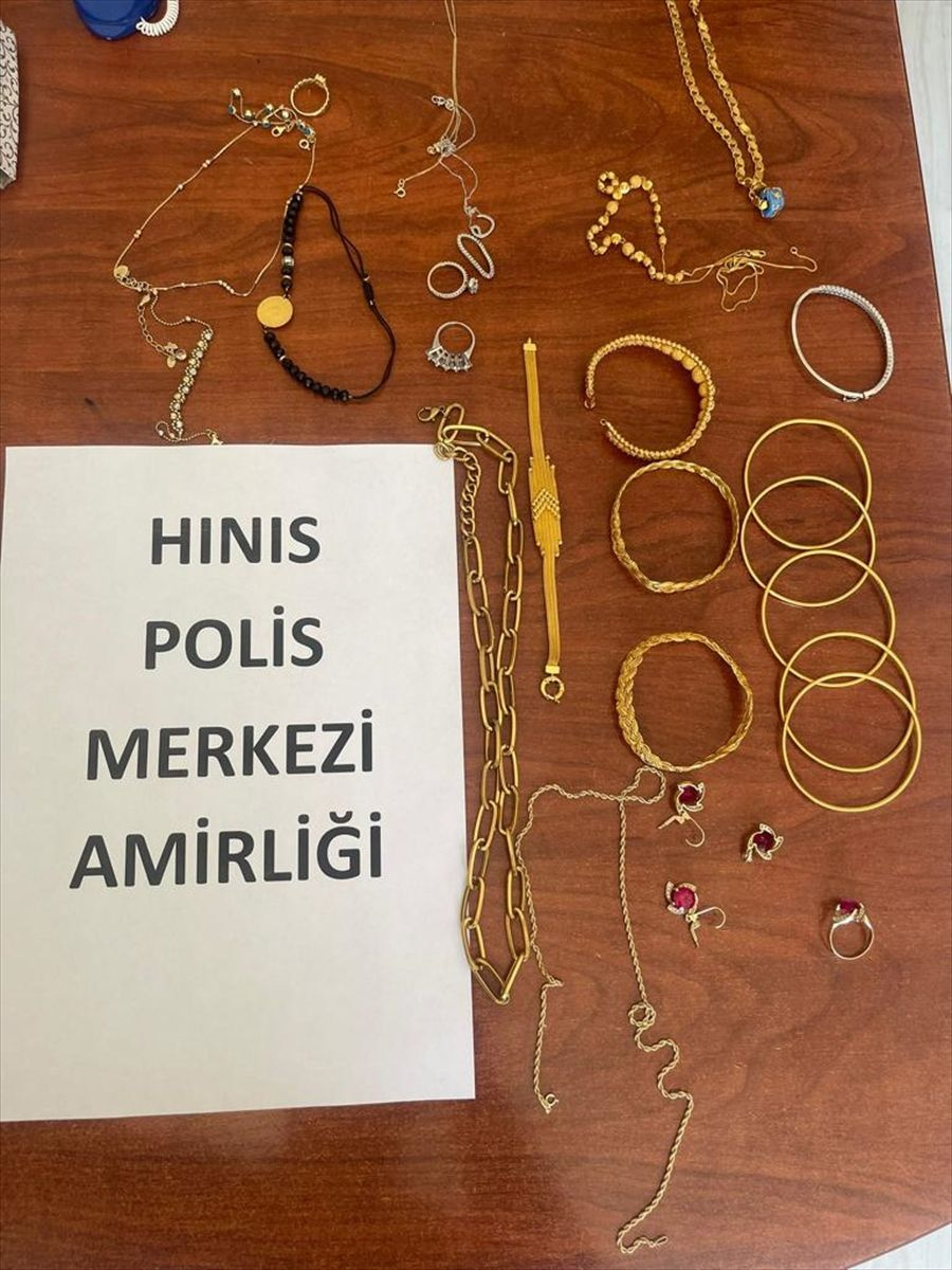 Erzurum'da çarşıda gezerken altın dolu çanta buldular: Aklımdan ilk geçen...
