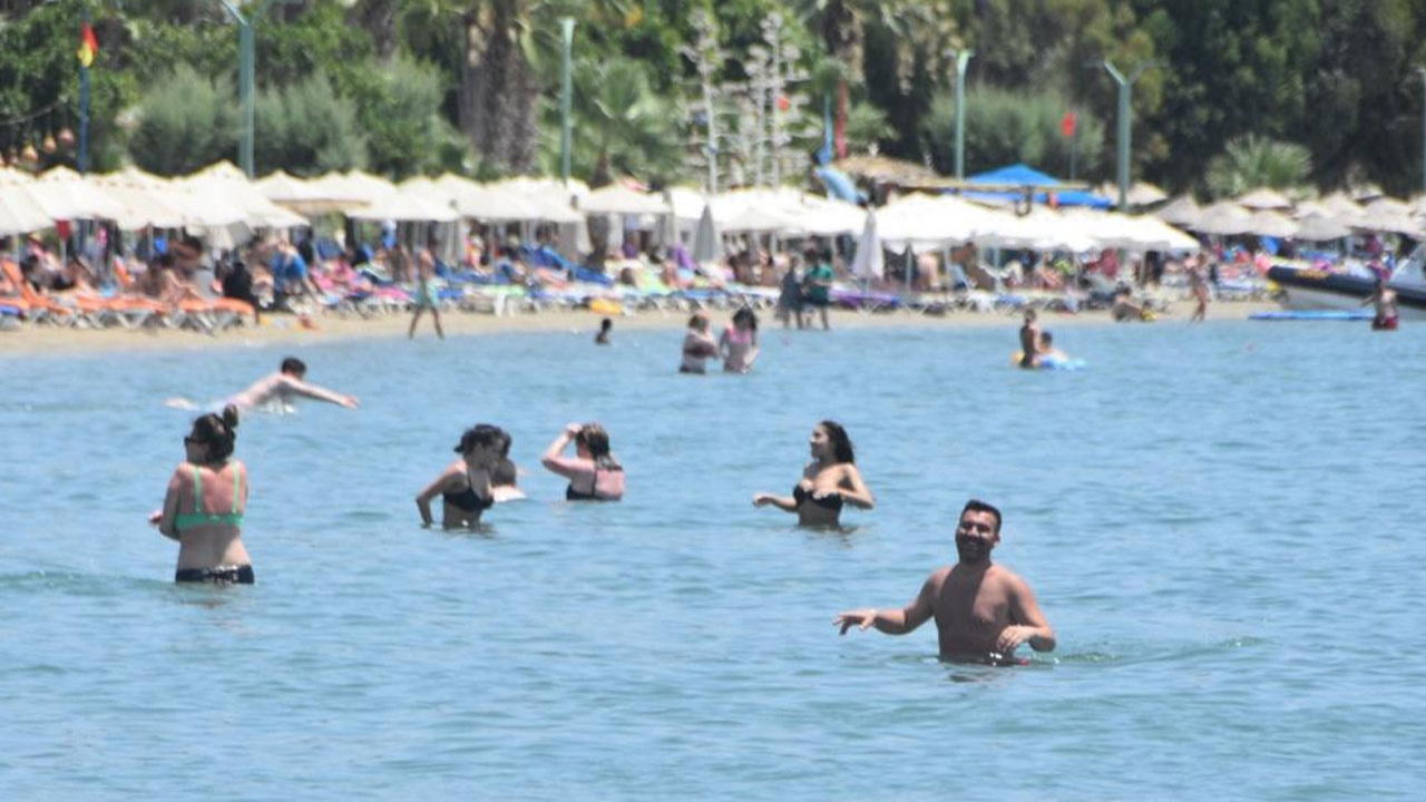 Bodrum'da bayram nüfusu 1 milyona aştı, sahiller doldu taştı!