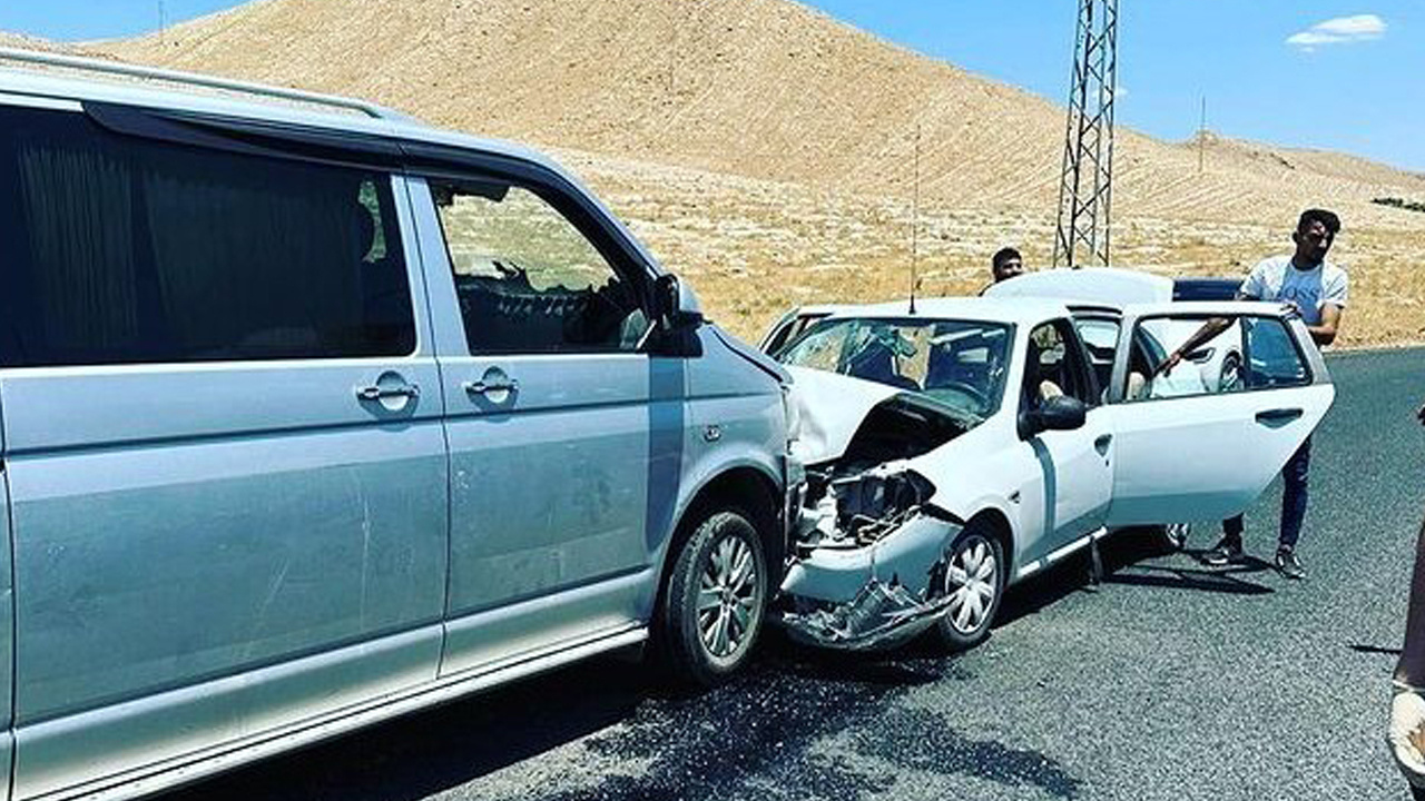 Mardin’de korkunç kaza! İki araç kafa kafaya çarpıştı: 5'i çocuk çok sayıda yaralı var