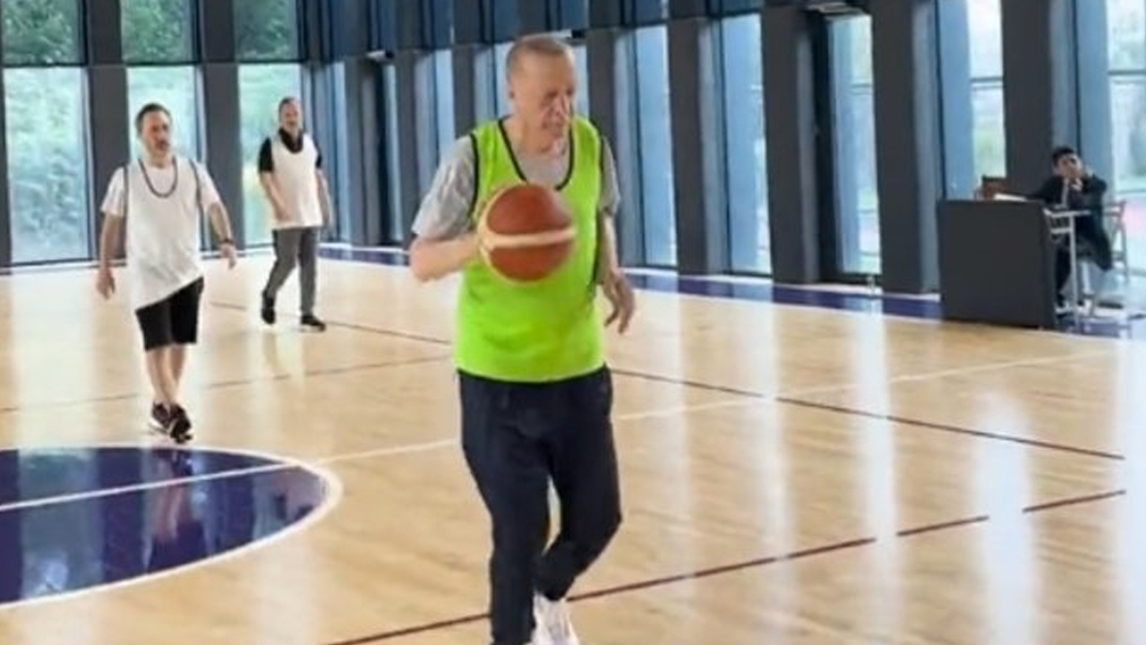 Cumhurbaşkanı Erdoğan, basketbol maçı yaptı! O anları eski bakan Mustafa Varank paylaştı