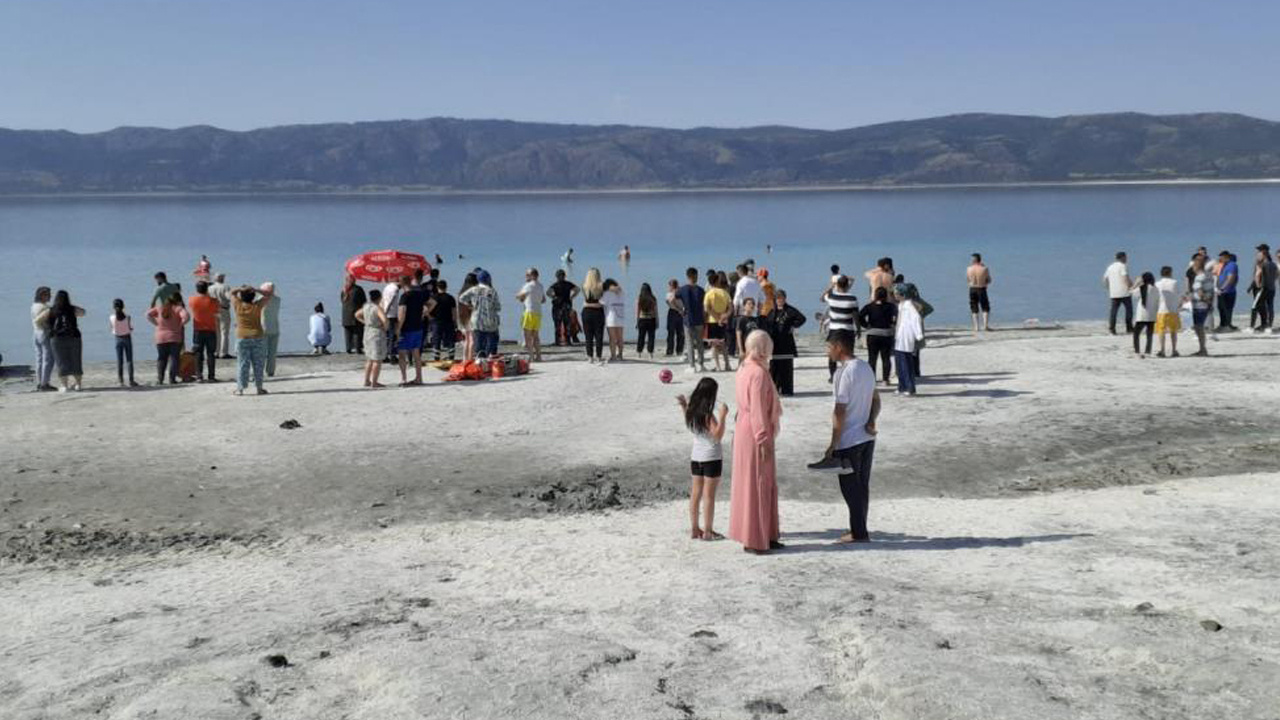 Salda Gölü’nde boğulma vakası: 1 çocuk kurtarıldı, 1 çocuk kayıp