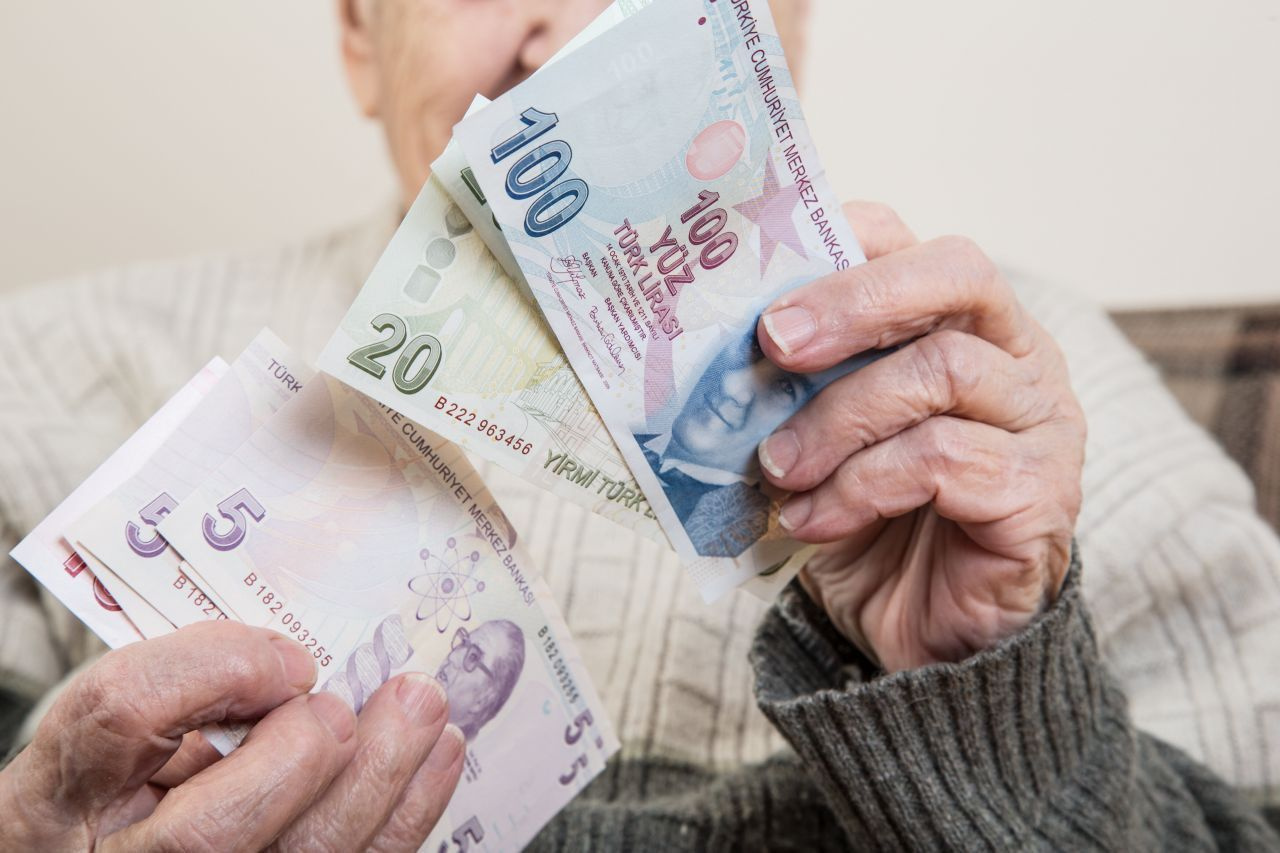 Memur ve emekli zammı ile ilgili son dakika kulis bilgisi! En düşük emekli maaşı 8.500 TL! Kademeli zamda kim ne kadar alacak?
