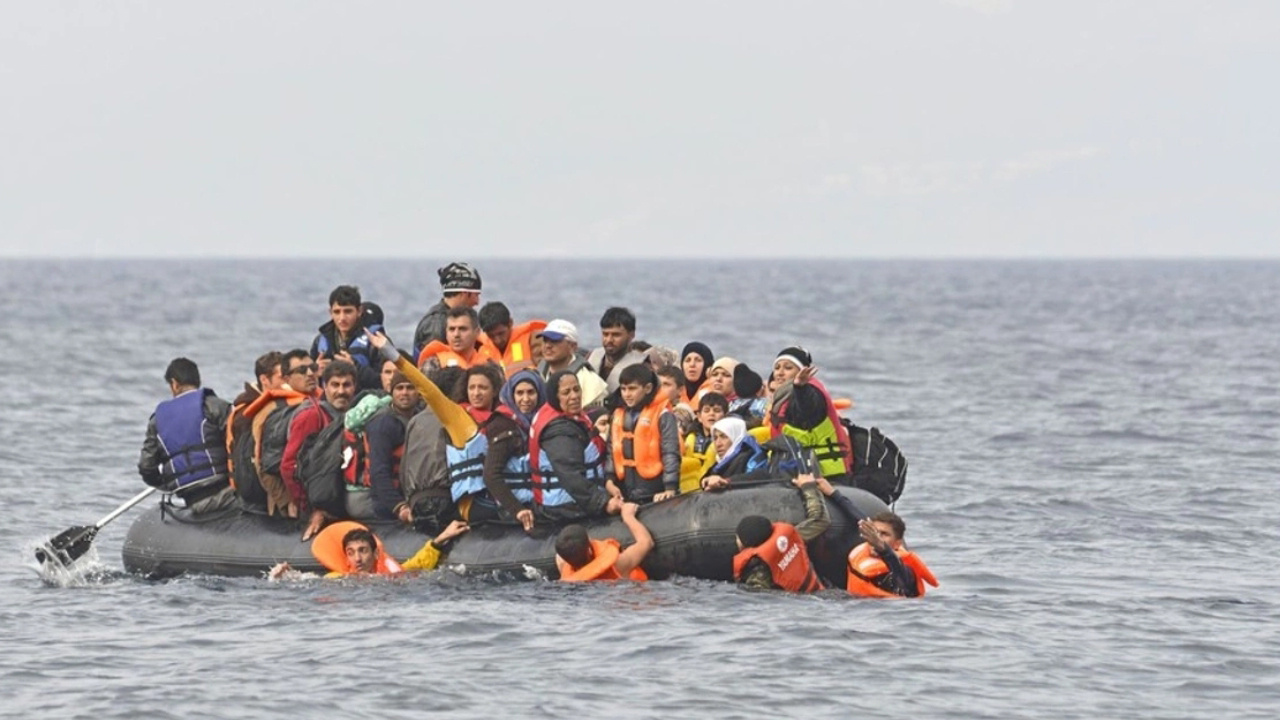 Kanarya Adaları'na giden bot battı: Çok sayıda mülteci hayatını kaybetti!