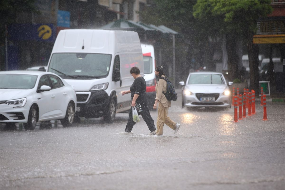 Meteoroloji'nin "Oraj" uyarısı! Uzman isim il il sayıp saat verdi... Peş peşe kritik uyarılar