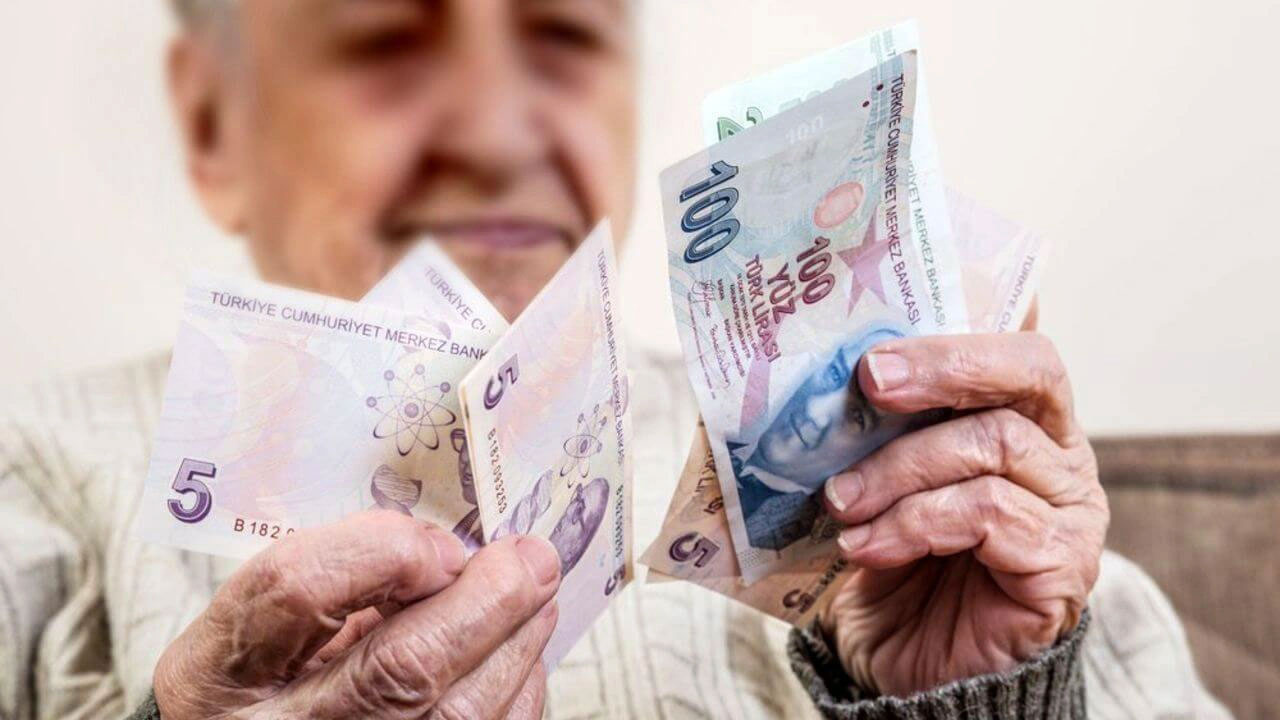 Emeklilere kademeli zam kesinleşti işte zamlı emekli maaşları! Kimler 7.500 TL almaya devam edecek? Kök maaş nedir?