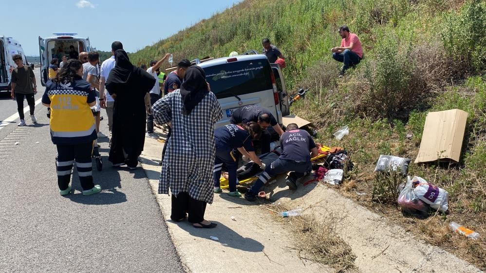 Kuzey Marmara Otoyolu'nda feci kaza: 2’si çocuk 4 yaralı! İtfaiye ekipleri sıkışan yolcu için seferber oldu