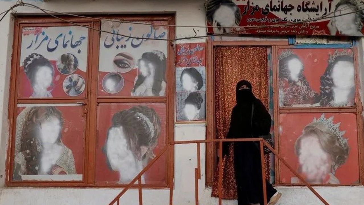 Taliban'dan kadınlara bir yasak daha: Güzellik salonları kapatılacak