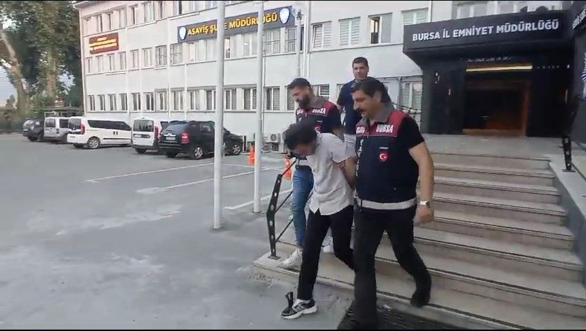 Bursa'da medyumun iğrençlikleri ortaya çıktı sevgililerinden ayrılan genç kızları aparta çağırıp...